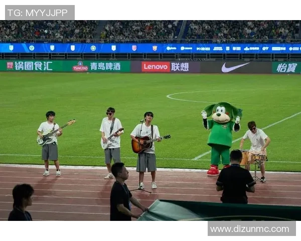 足球明星精彩合影壁纸展示 共赏绿茵场上的传奇时刻